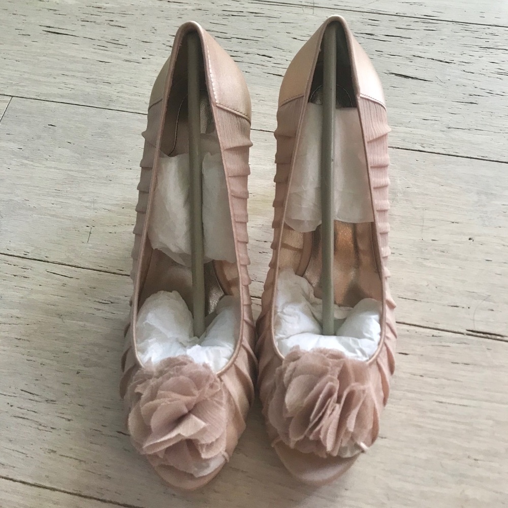 Coral Pink heels with flower decor (size 9)